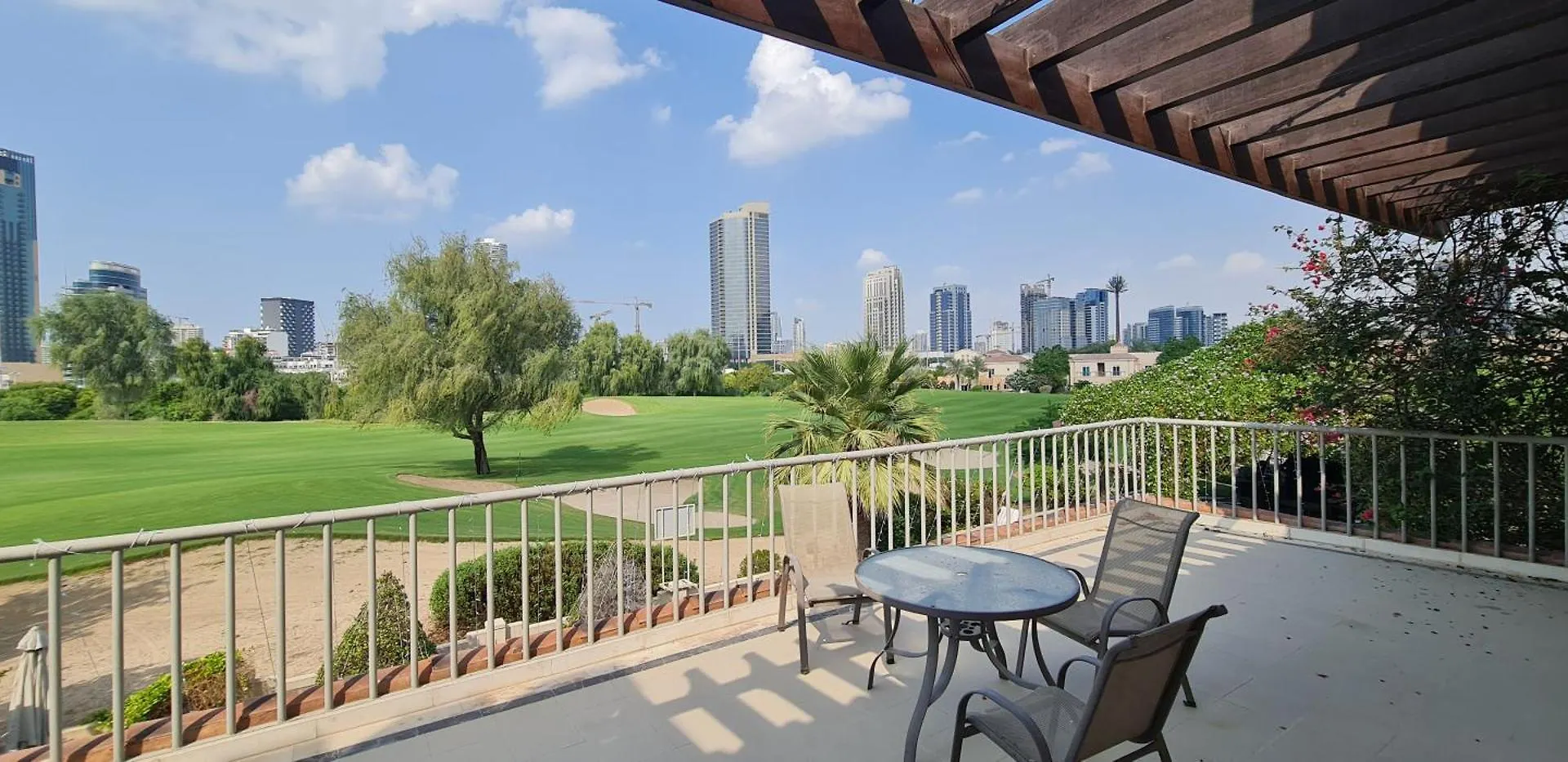 Victory Heights Villa Dubai 0*,